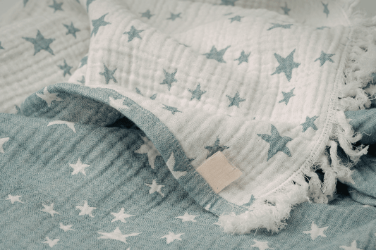 Star-pattern muslin baby blanket for newborns in breathable cotton fabric